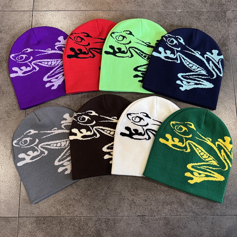 Beanie Cuffed Knit - Шапка с принтом деревянной лягушки для